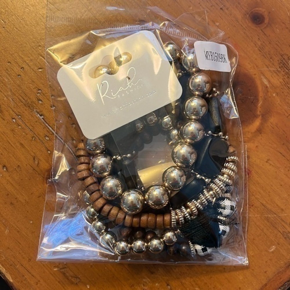 Nwt Womens Riah Fashion Gold Black And White Buffalo Check Bracelet 38$